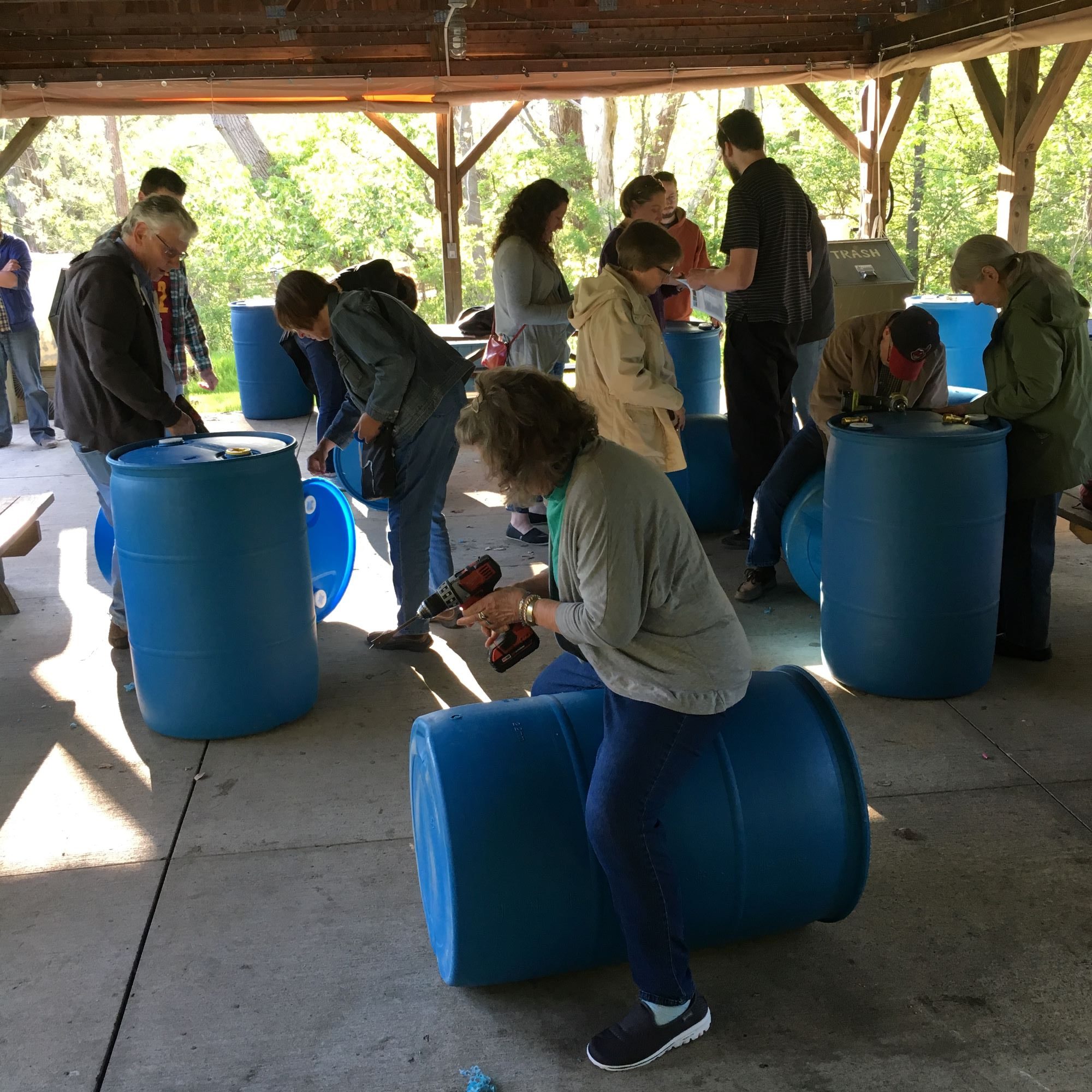 June DIY Rain Barrel Workshop – ĐoànJune DIY Rain Barrel Workshop – Đoàn  